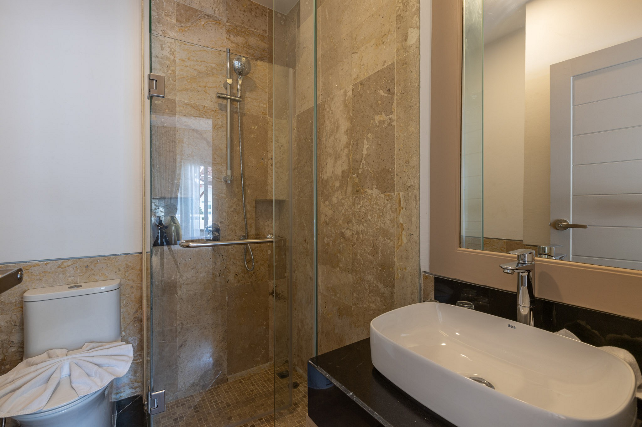 New Three Bedroom Family Suite with Jacuzzi Rooftop