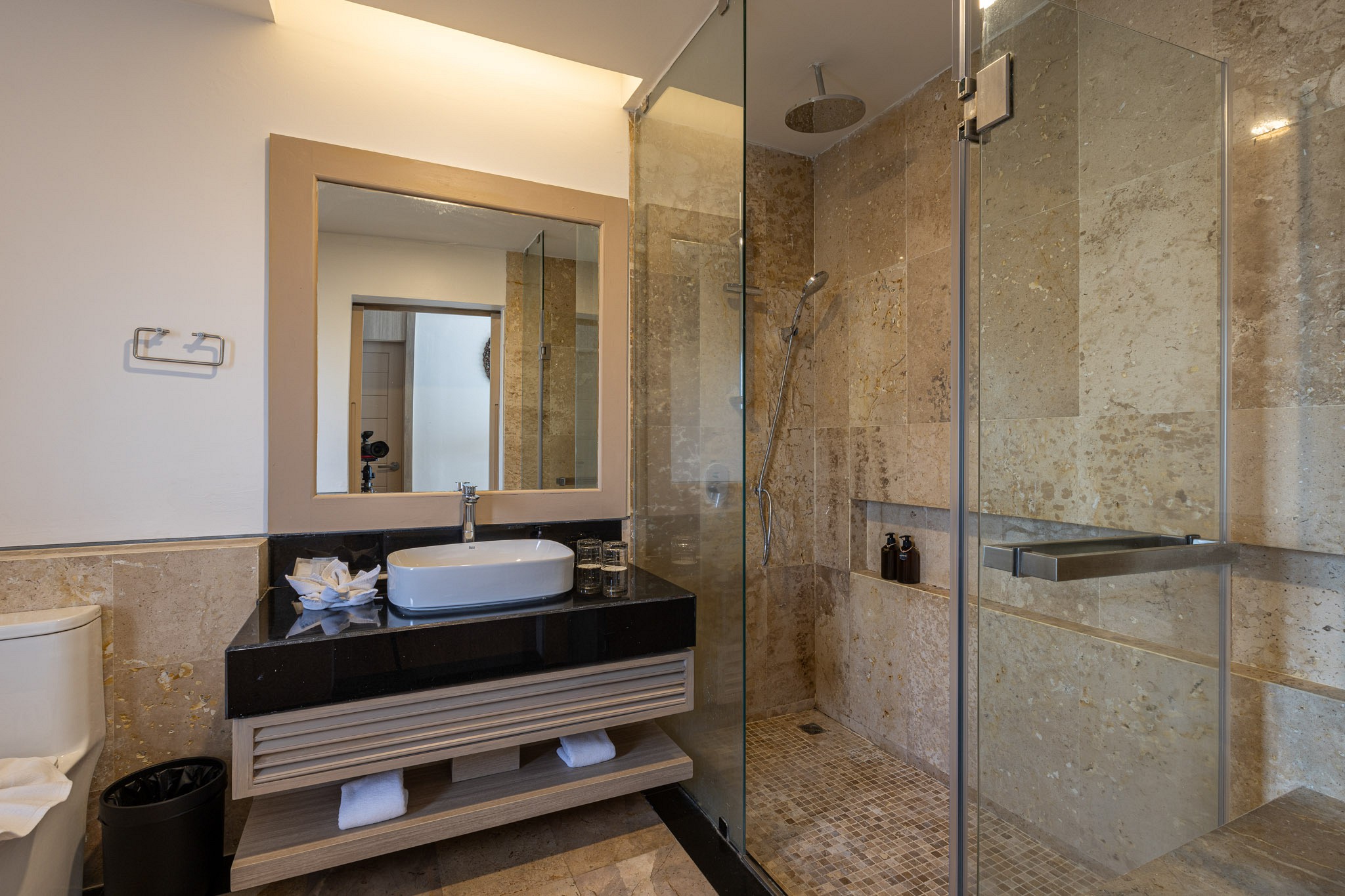 New Three Bedroom Family Suite with Jacuzzi Rooftop